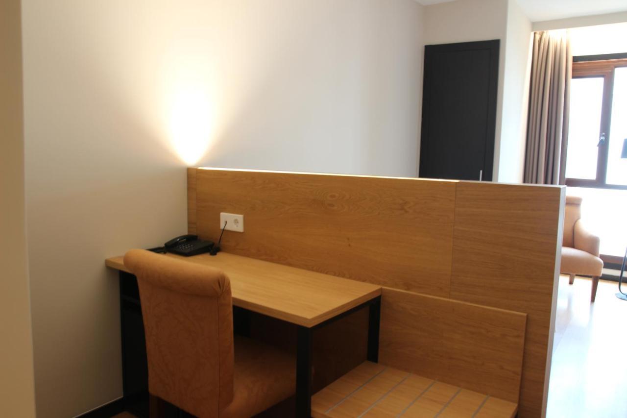 Hotel Alcantara Caces 외부 사진
