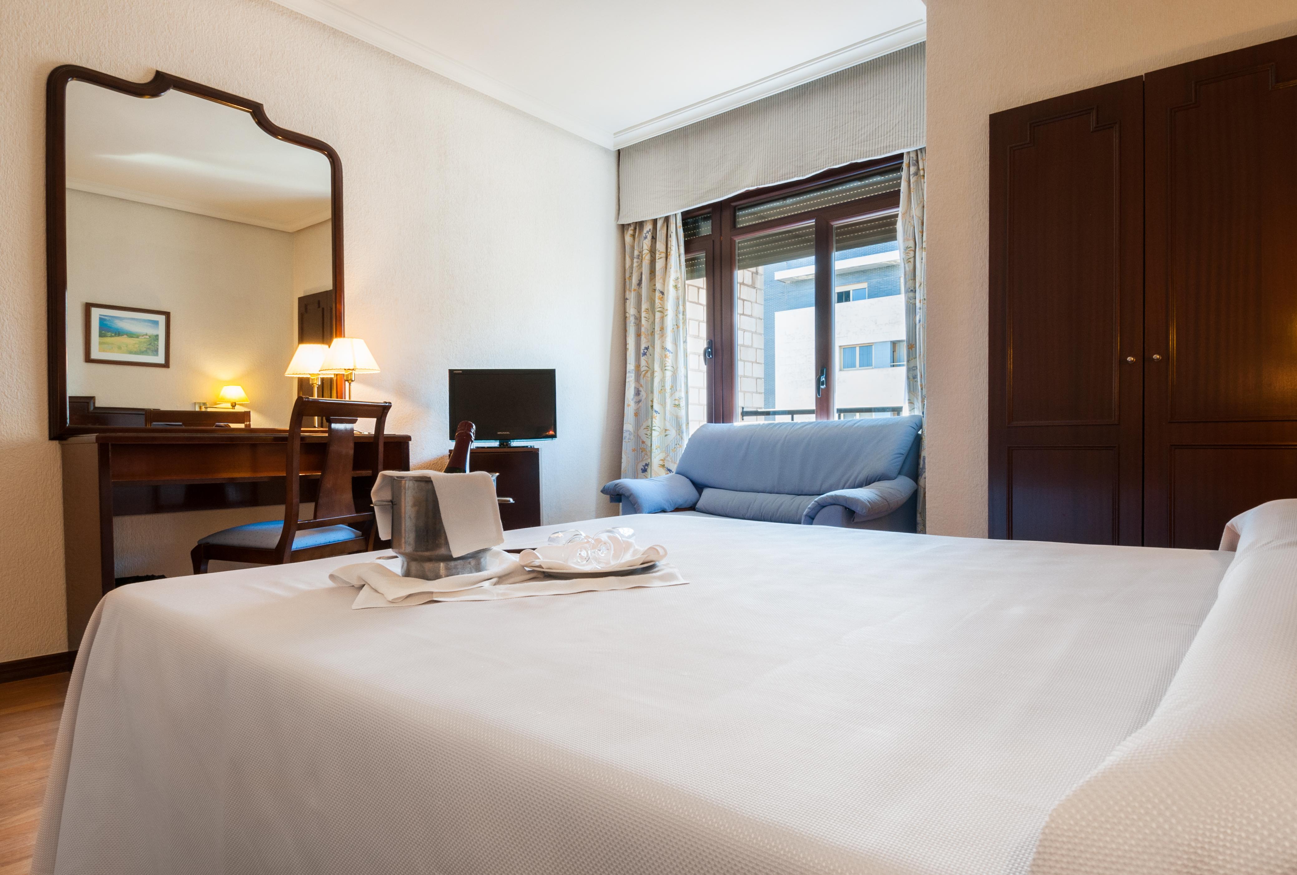 Hotel Alcantara Caces 외부 사진