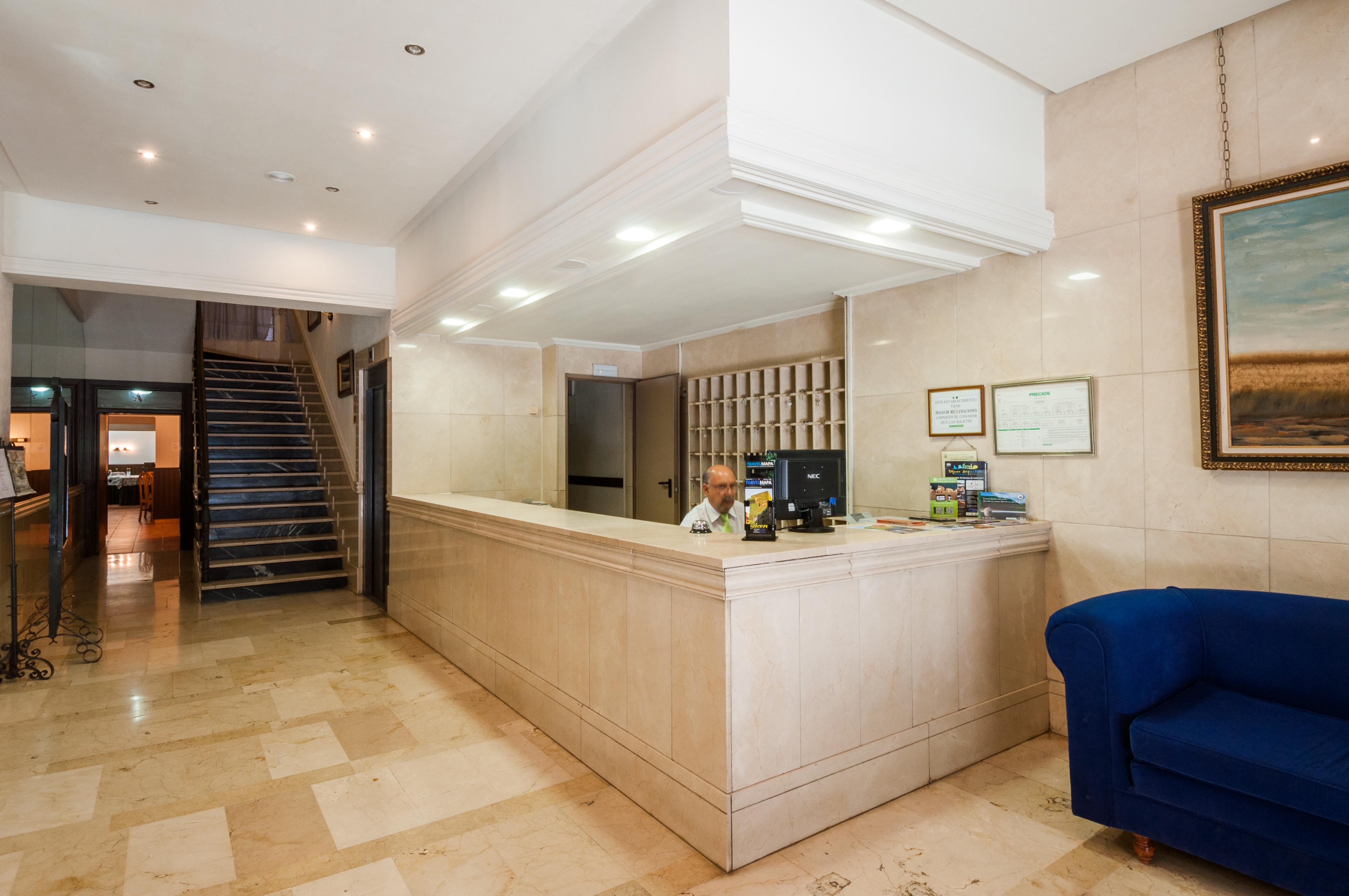Hotel Alcantara Caces 외부 사진