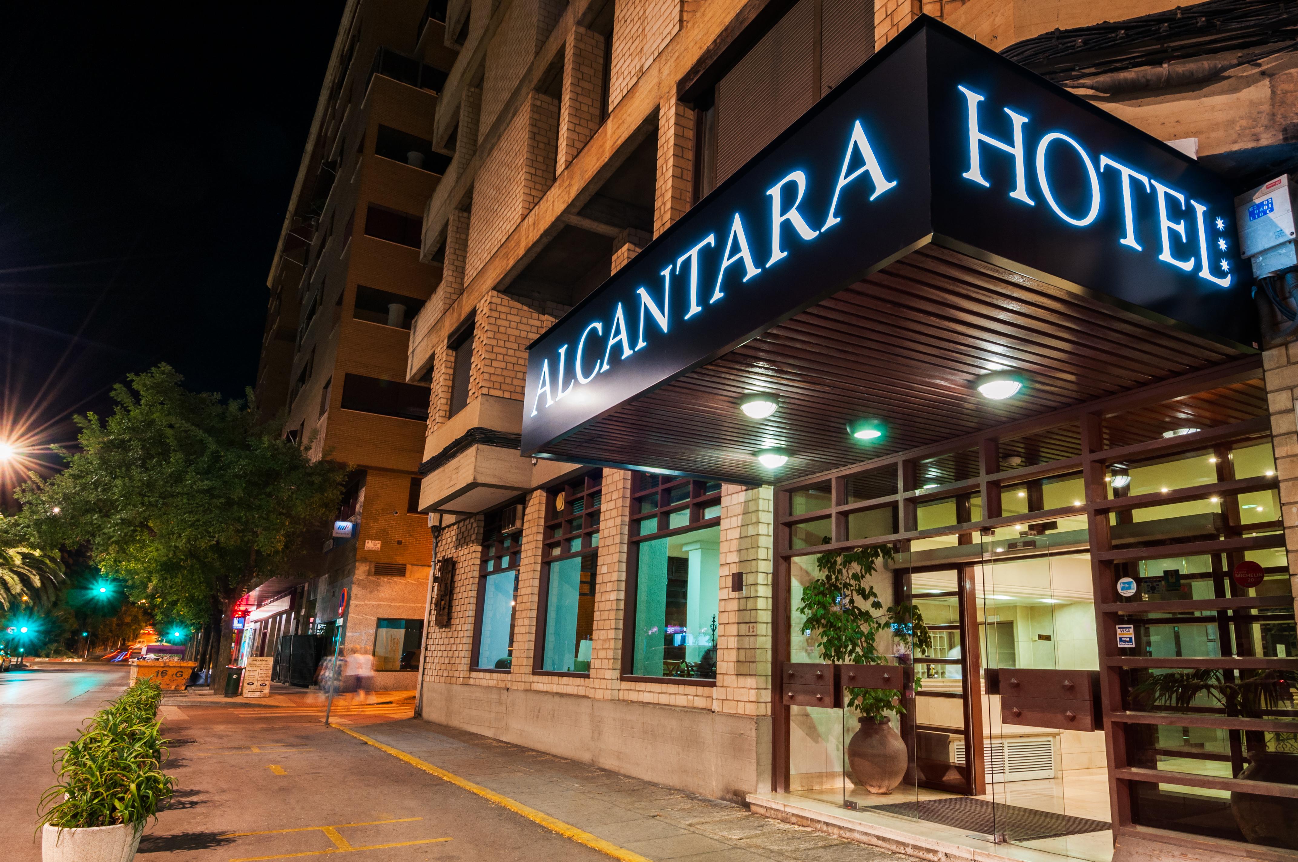 Hotel Alcantara Caces 외부 사진