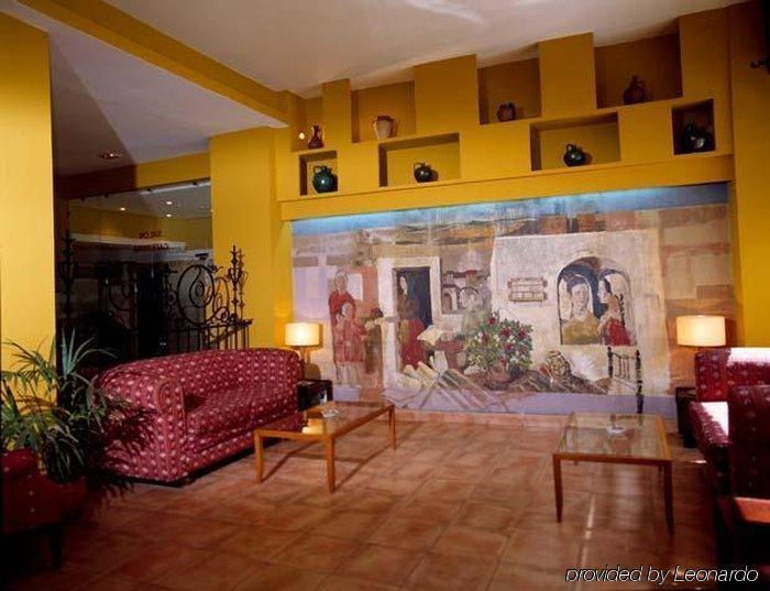 Hotel Alcantara Caces 내부 사진