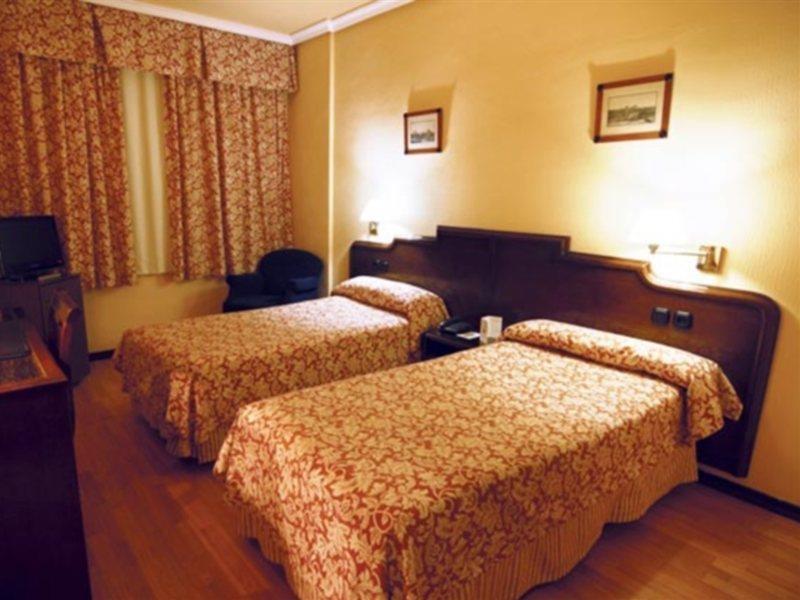 Hotel Alcantara Caces 외부 사진