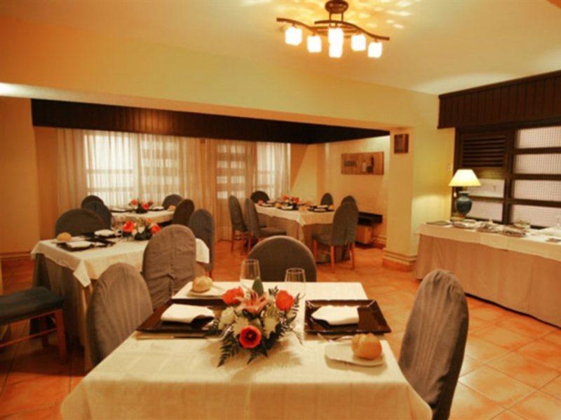 Hotel Alcantara Caces 외부 사진