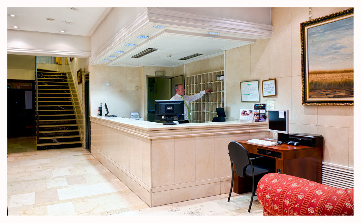 Hotel Alcantara Caces 외부 사진
