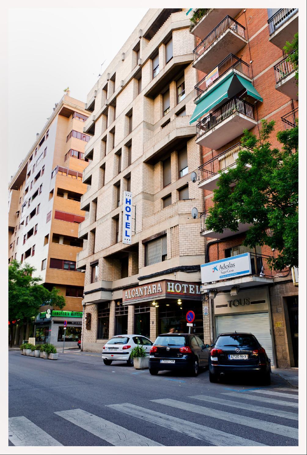 Hotel Alcantara Caces 외부 사진